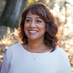 stephanie carlson headshot